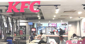 Featured image for KFC S’pore has $5.50 American Twister Meal, $2.30 Med Fries and more weekday deals till 29 Dec 2023